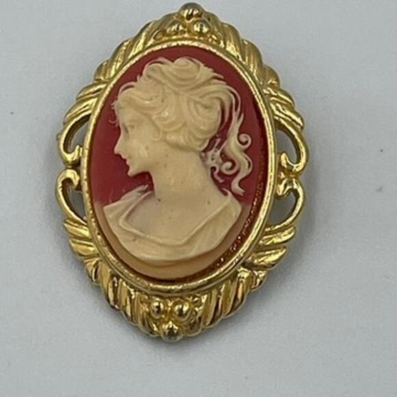 Vintage Cameo Pendant Signed P 1960s-1970s Ivory & Orange Dainty Small - Picture 1 of 6